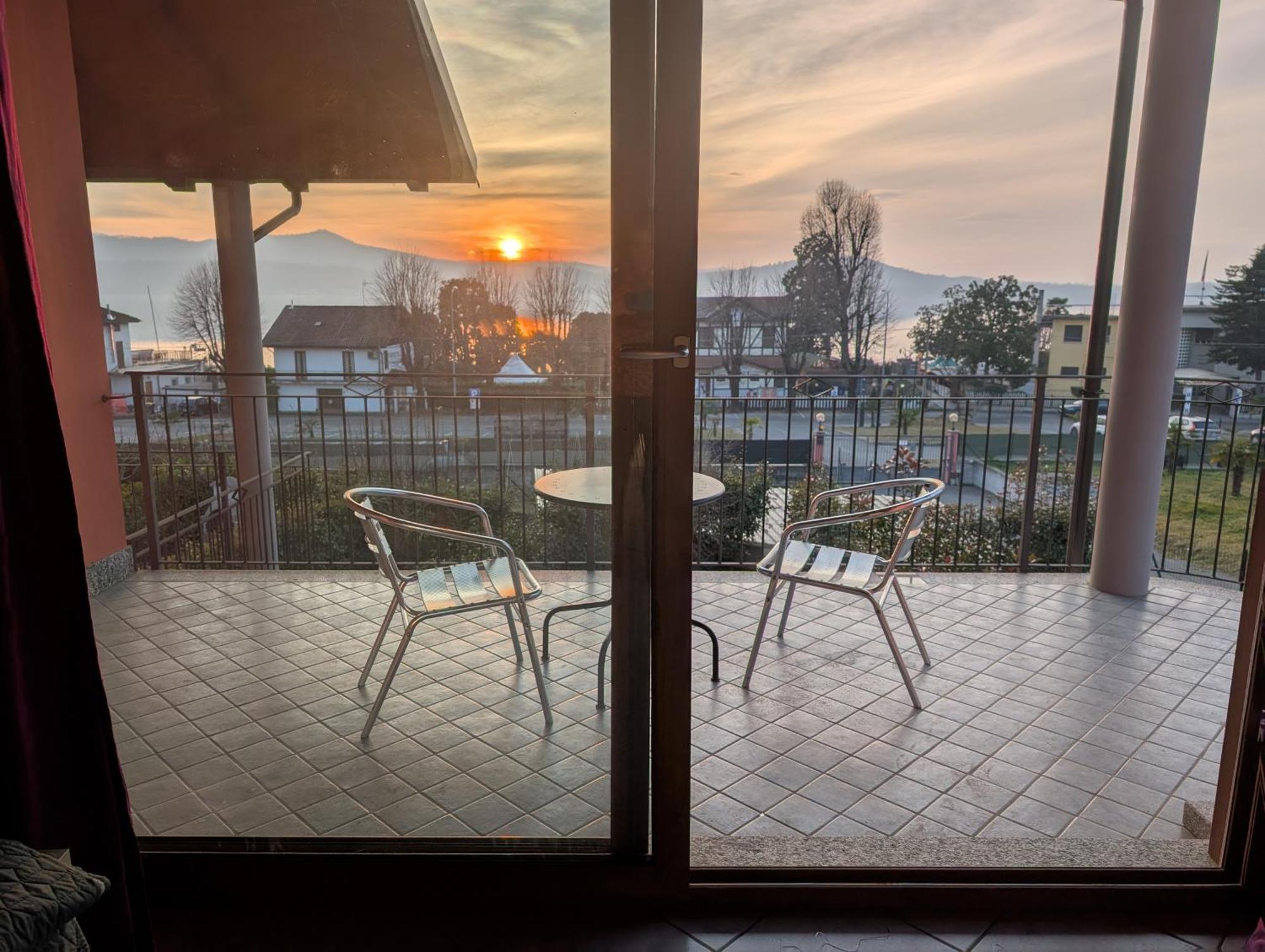 Slowliday Viverone Exteriör bild